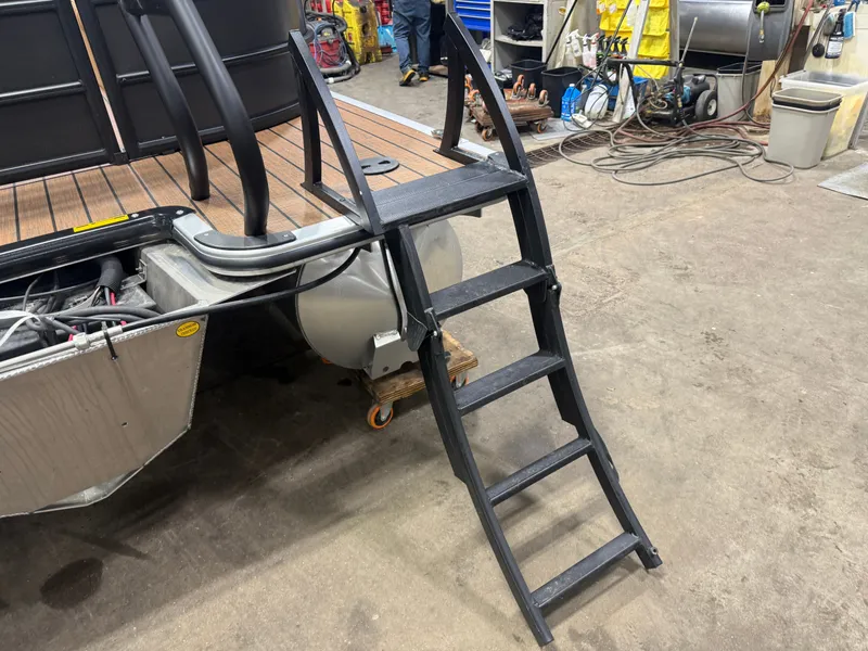 Slide: The Image of Bentley Pontoons Legacy 220 Navigator Quad Lounge & Honda 4-Stroke EFI 2026 - 43