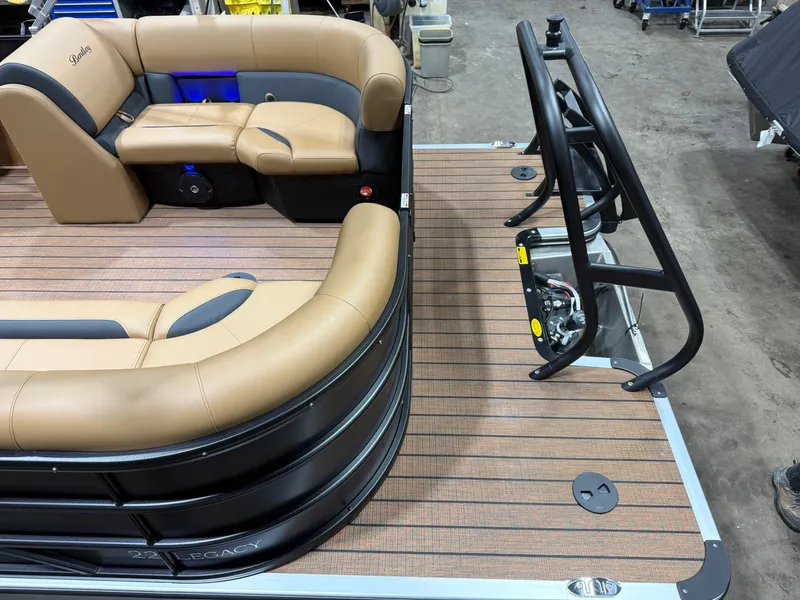 Slide: The Image of Bentley Pontoons Legacy 220 Navigator Quad Lounge & Honda 4-Stroke EFI 2026 - 5