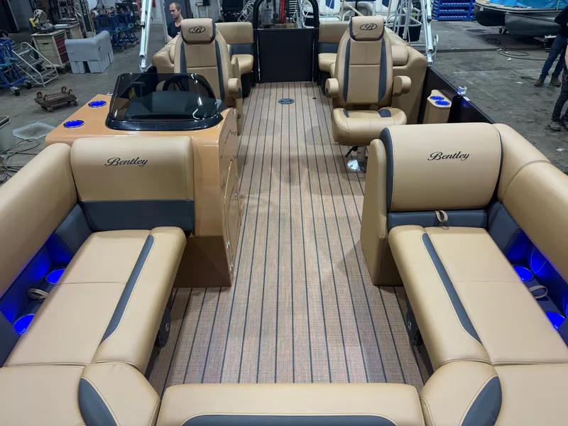 Slide: The Image of Bentley Pontoons Legacy 220 Navigator Quad Lounge & Honda 4-Stroke EFI 2026 - 7