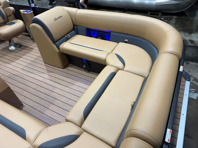 Slide: The Image of Bentley Pontoons Legacy 220 Navigator Quad Lounge & Honda 4-Stroke EFI 2026 - 8