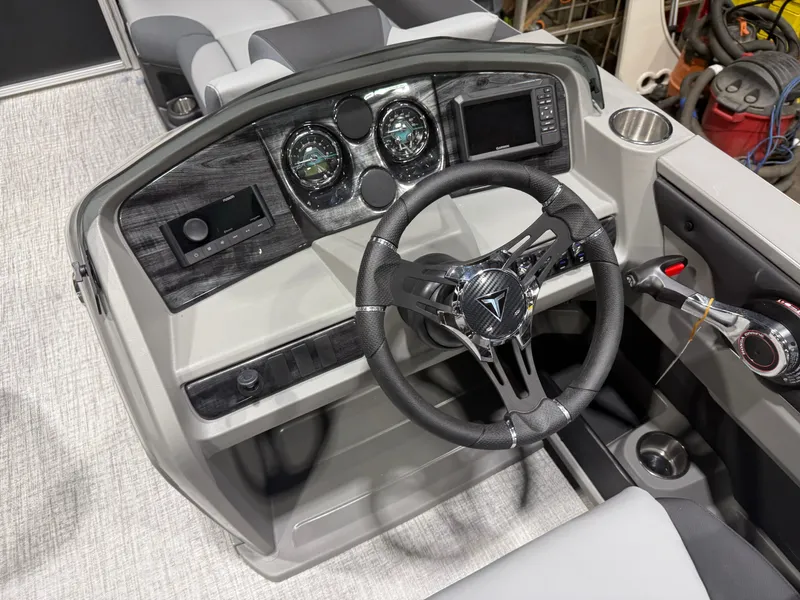 Slide: The Image of Tahoe LTZ 2385 Elite Cruise & Honda 4-Stroke EFI 2026 - 12