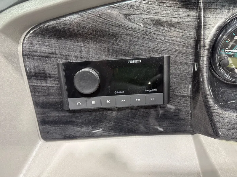 Slide: The Image of Tahoe LTZ 2385 Elite Cruise & Honda 4-Stroke EFI 2026 - 13