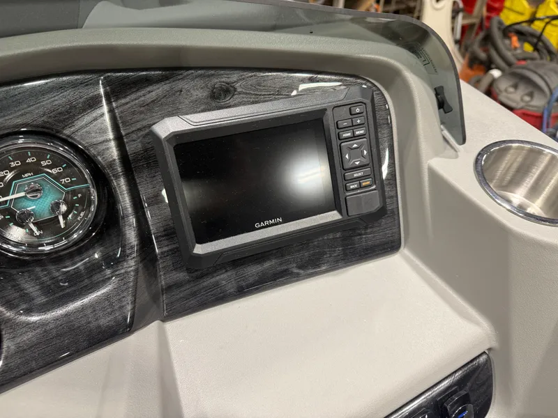 Slide: The Image of Tahoe LTZ 2385 Elite Cruise & Honda 4-Stroke EFI 2026 - 15