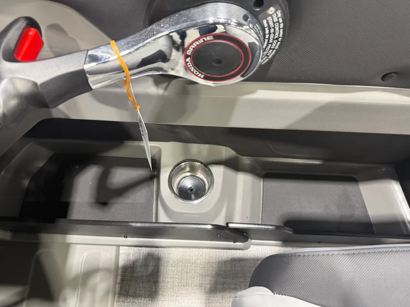 Slide: The Image of Tahoe LTZ 2385 Elite Cruise & Honda 4-Stroke EFI 2026 - 16