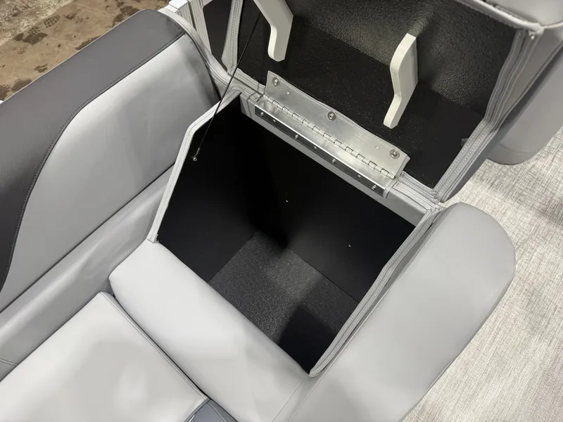 Slide: The Image of Tahoe LTZ 2385 Elite Cruise & Honda 4-Stroke EFI 2026 - 22