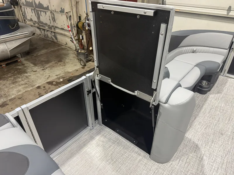 Slide: The Image of Tahoe LTZ 2385 Elite Cruise & Honda 4-Stroke EFI 2026 - 24