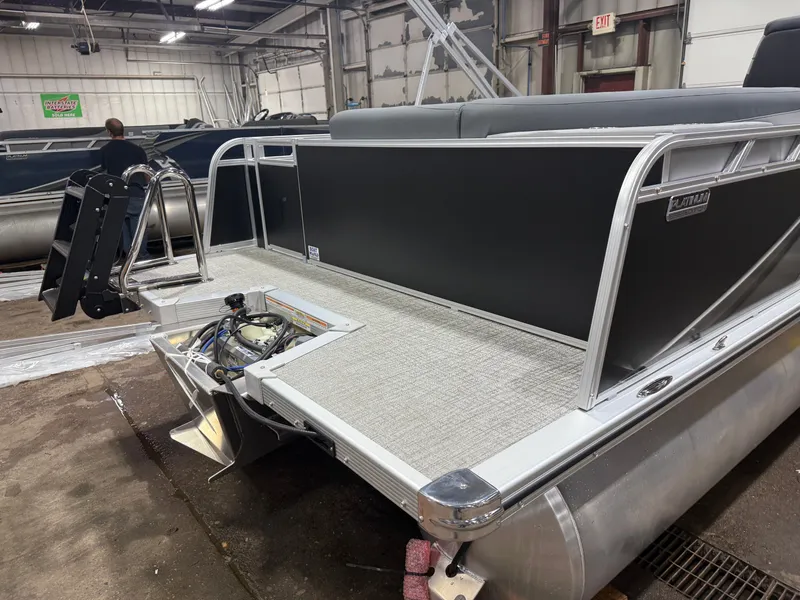 Slide: The Image of Tahoe LTZ 2385 Elite Cruise & Honda 4-Stroke EFI 2026 - 39