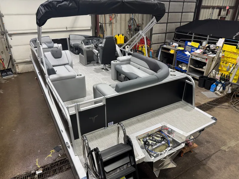 Slide: The Image of Tahoe LTZ 2385 Elite Cruise & Honda 4-Stroke EFI 2026 - 42