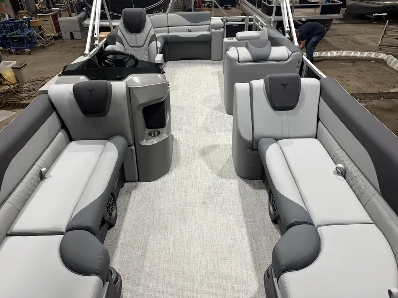 Slide: The Image of Tahoe LTZ 2385 Elite Cruise & Honda 4-Stroke EFI 2026 - 7