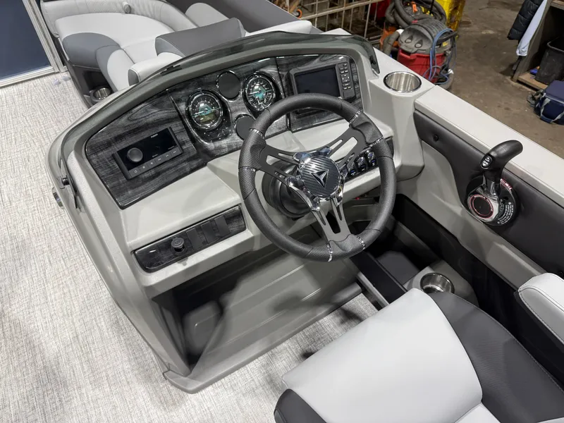 Slide: The Image of Tahoe LTZ 2385 Elite Cruise & Honda 4-Stroke EFI 2026 - 12