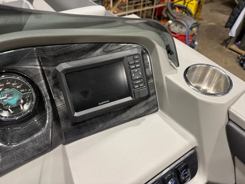 Slide: The Image of Tahoe LTZ 2385 Elite Cruise & Honda 4-Stroke EFI 2026 - 15