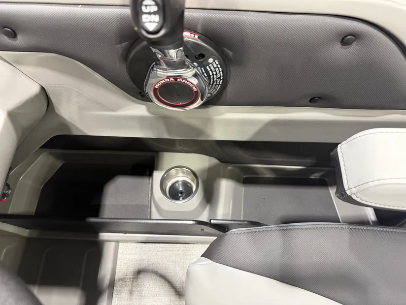 Slide: The Image of Tahoe LTZ 2385 Elite Cruise & Honda 4-Stroke EFI 2026 - 16