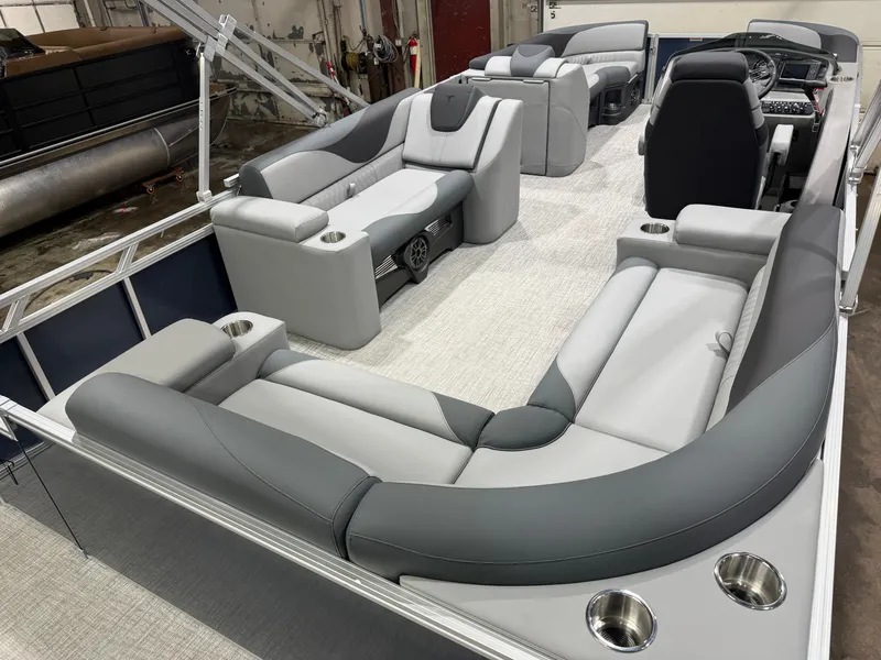 Slide: The Image of Tahoe LTZ 2385 Elite Cruise & Honda 4-Stroke EFI 2026 - 20