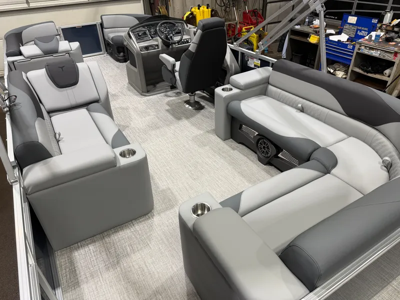 Slide: The Image of Tahoe LTZ 2385 Elite Cruise & Honda 4-Stroke EFI 2026 - 21