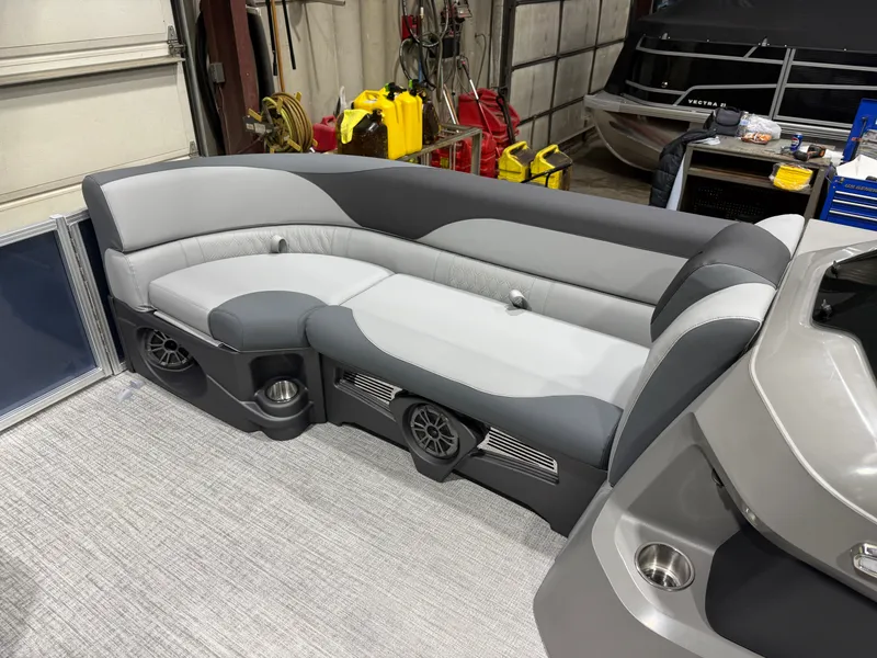 Slide: The Image of Tahoe LTZ 2385 Elite Cruise & Honda 4-Stroke EFI 2026 - 27