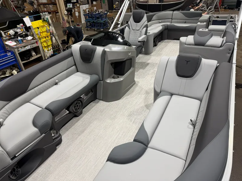 Slide: The Image of Tahoe LTZ 2385 Elite Cruise & Honda 4-Stroke EFI 2026 - 28