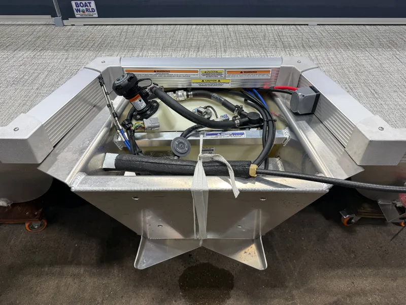 Slide: The Image of Tahoe LTZ 2385 Elite Cruise & Honda 4-Stroke EFI 2026 - 38