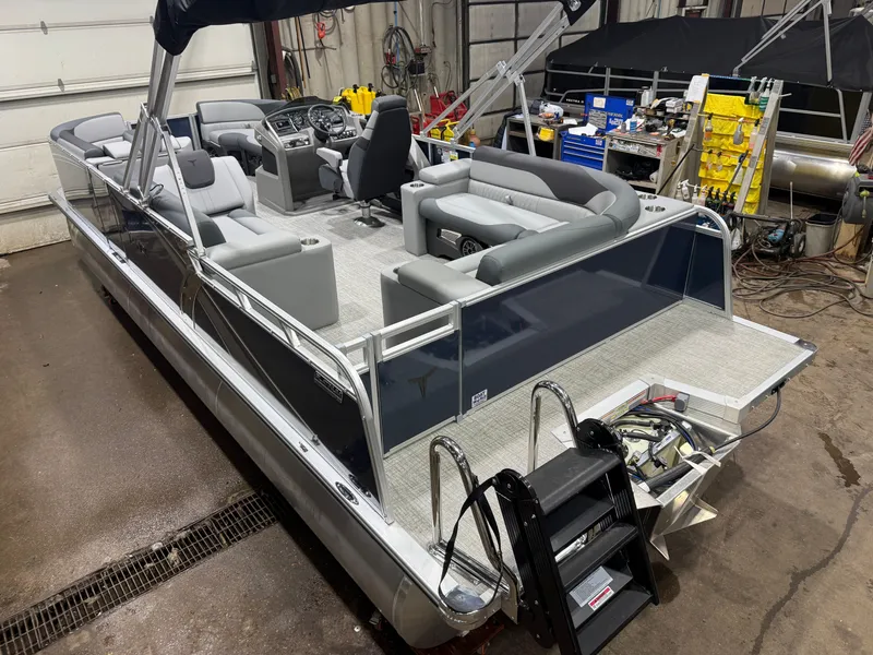 Slide: The Image of Tahoe LTZ 2385 Elite Cruise & Honda 4-Stroke EFI 2026 - 43