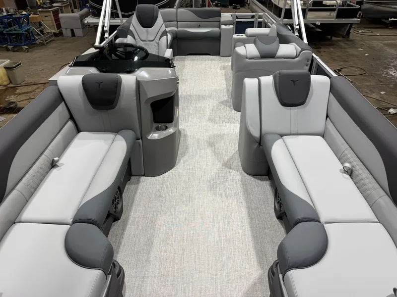 Slide: The Image of Tahoe LTZ 2385 Elite Cruise & Honda 4-Stroke EFI 2026 - 7