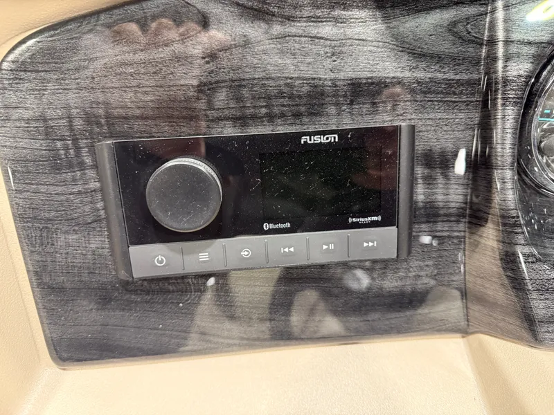 Slide: The Image of Tahoe LTZ 2385 Elite Cruise & Honda 4-Stroke EFI 2026 - 13