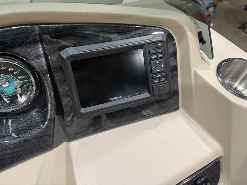 Slide: The Image of Tahoe LTZ 2385 Elite Cruise & Honda 4-Stroke EFI 2026 - 15