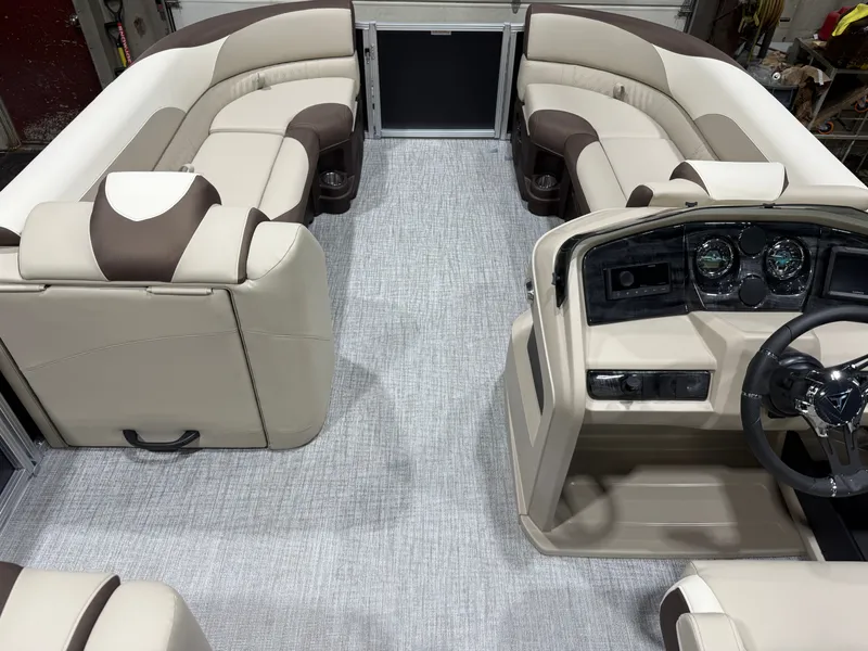 Slide: The Image of Tahoe LTZ 2385 Elite Cruise & Honda 4-Stroke EFI 2026 - 25
