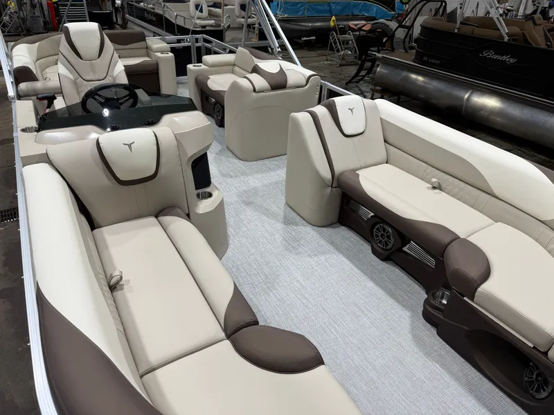 Slide: The Image of Tahoe LTZ 2385 Elite Cruise & Honda 4-Stroke EFI 2026 - 29