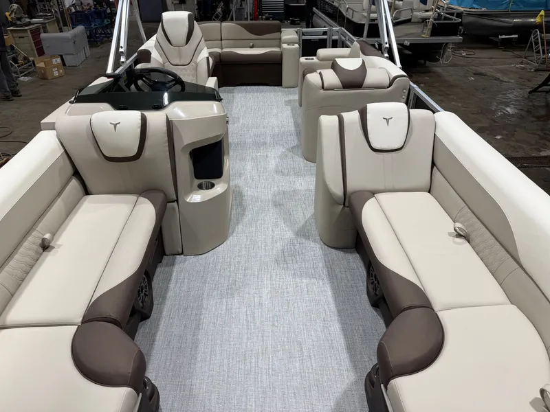 Slide: The Image of Tahoe LTZ 2385 Elite Cruise & Honda 4-Stroke EFI 2026 - 7