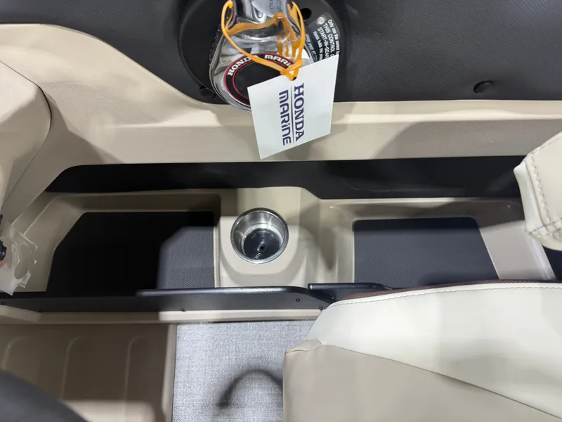 Slide: The Image of Tahoe LTZ Elite 2385 Cruise 2026 - 16