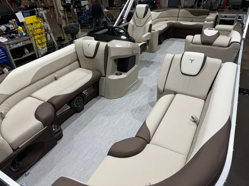 Slide: The Image of Tahoe LTZ Elite 2385 Cruise 2026 - 28