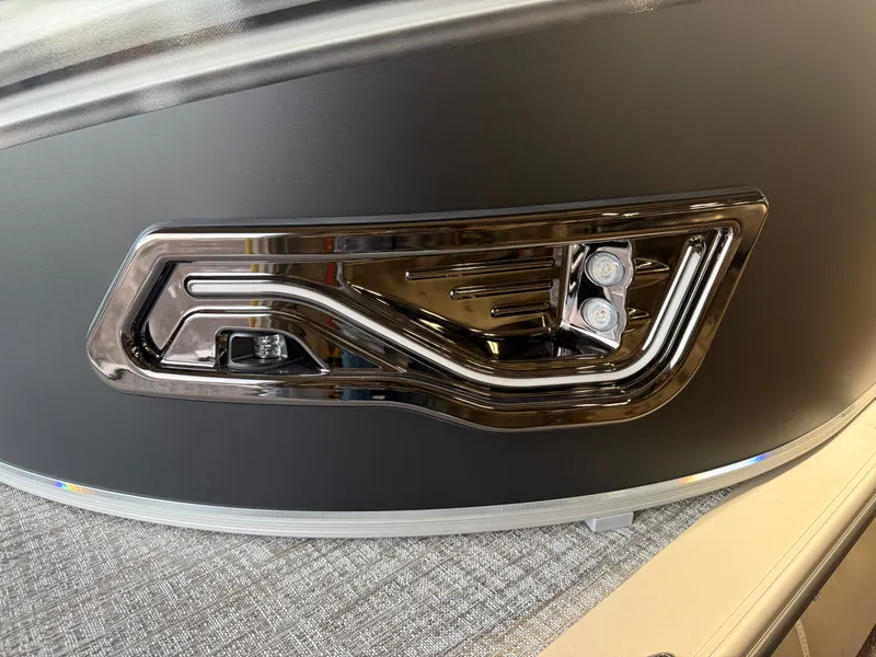 Slide: The Image of Tahoe LTZ Elite 2385 Cruise 2026 - 32