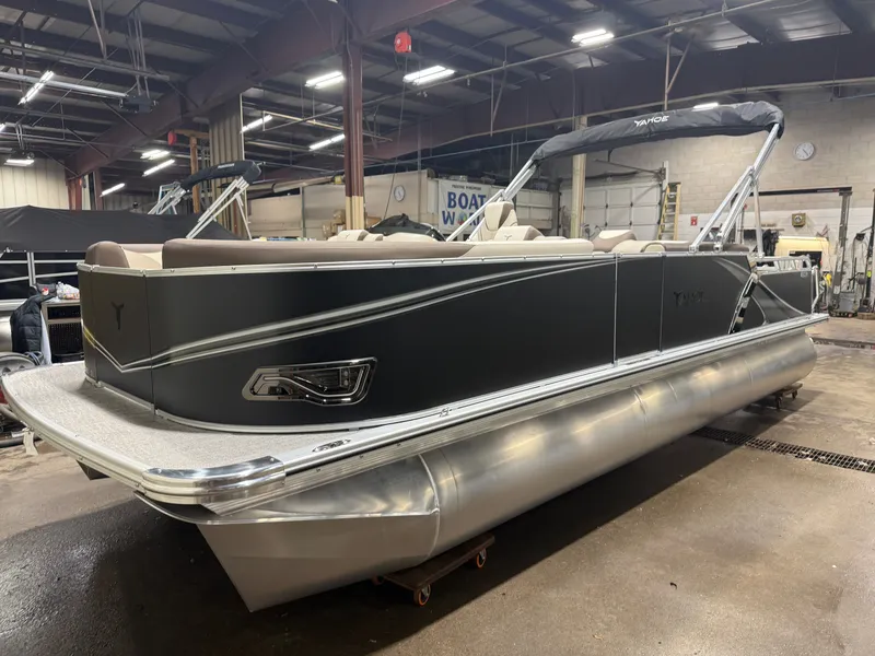 Slide: The Image of Tahoe LTZ Elite 2385 Cruise 2026 - 34