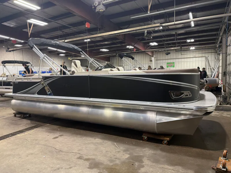 Slide: The Image of Tahoe LTZ Elite 2385 Cruise 2026 - 43