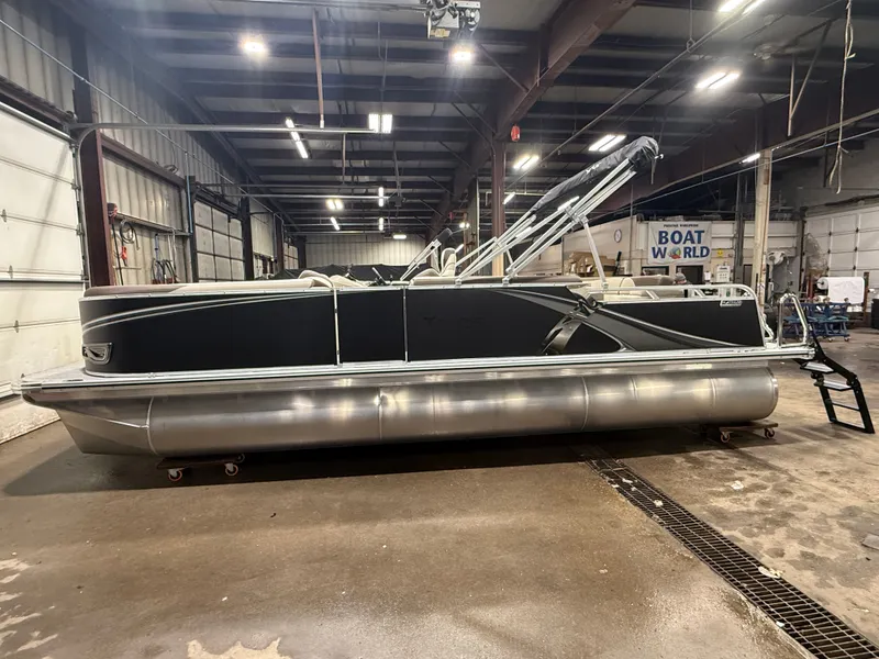 Slide: The Image of Tahoe LTZ Elite 2385 Cruise 2026 - 45