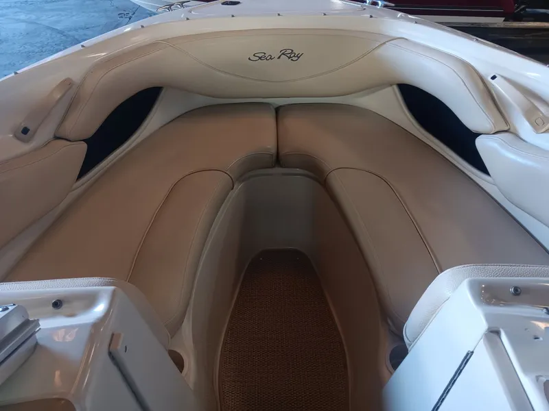 Slide: The Image of Sea Ray 210 Signature 2000 - 12