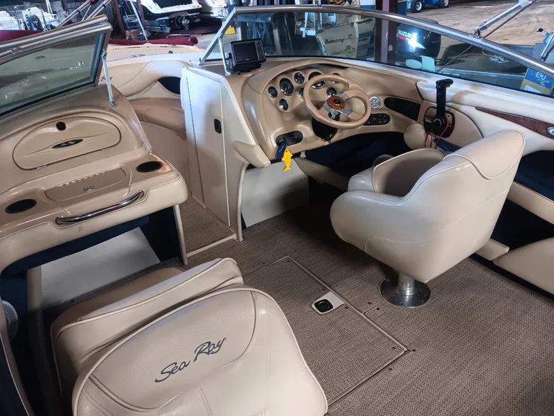 Slide: The Image of Sea Ray 210 Signature 2000 - 4