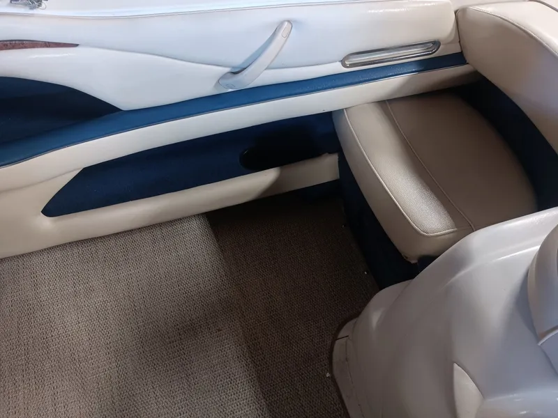 Slide: The Image of Sea Ray 210 Signature 2000 - 6