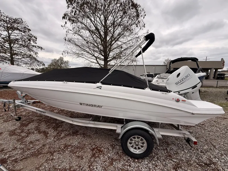 The Image of Stingray 182 SC 2025 - 1