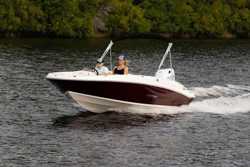 Slide: The Image of Stingray 182 SC 2025 - 26