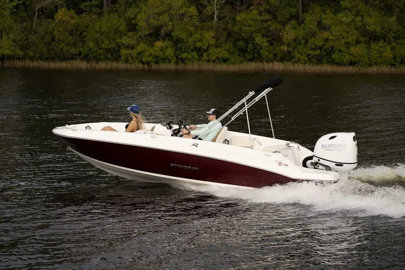 Slide: The Image of Stingray 182 SC 2025 - 28