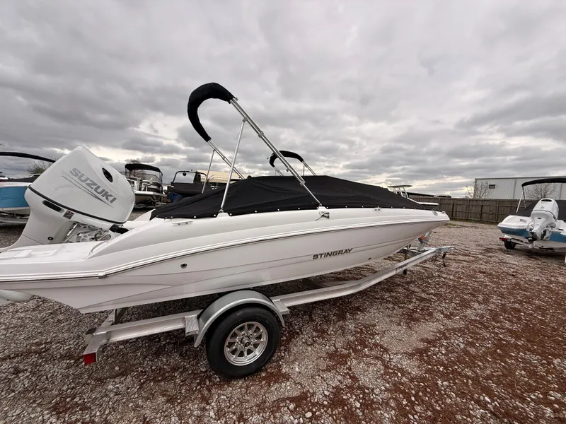 Slide: The Image of Stingray 182 SC 2025 - 5