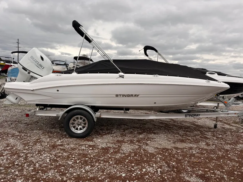 Slide: The Image of Stingray 182 SC 2026 - 4