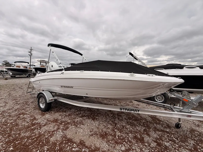 Slide: The Image of Stingray 182 SC 2026 - 7