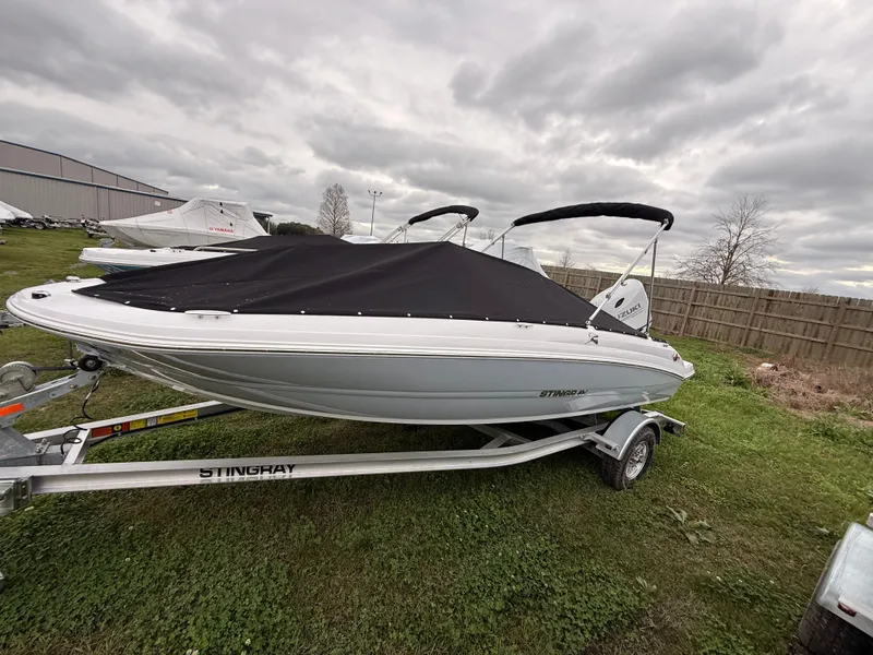 Slide: The Image of Stingray 182 SC 2025 - 2