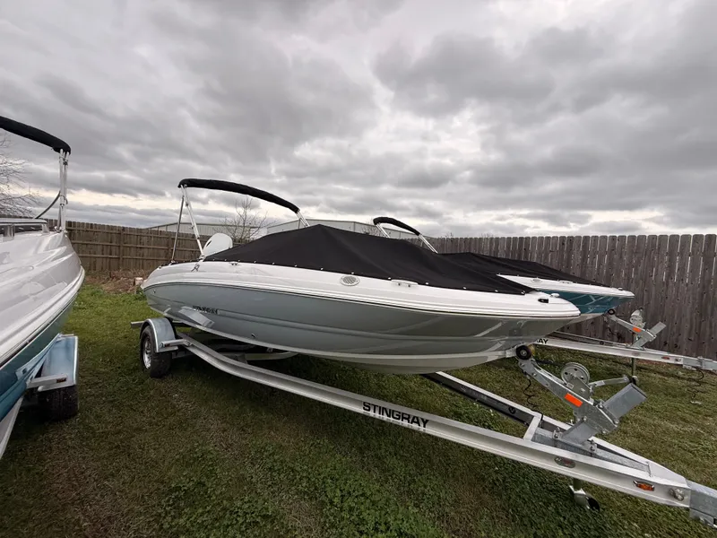 The Image of Stingray 182 SC 2026 - 1