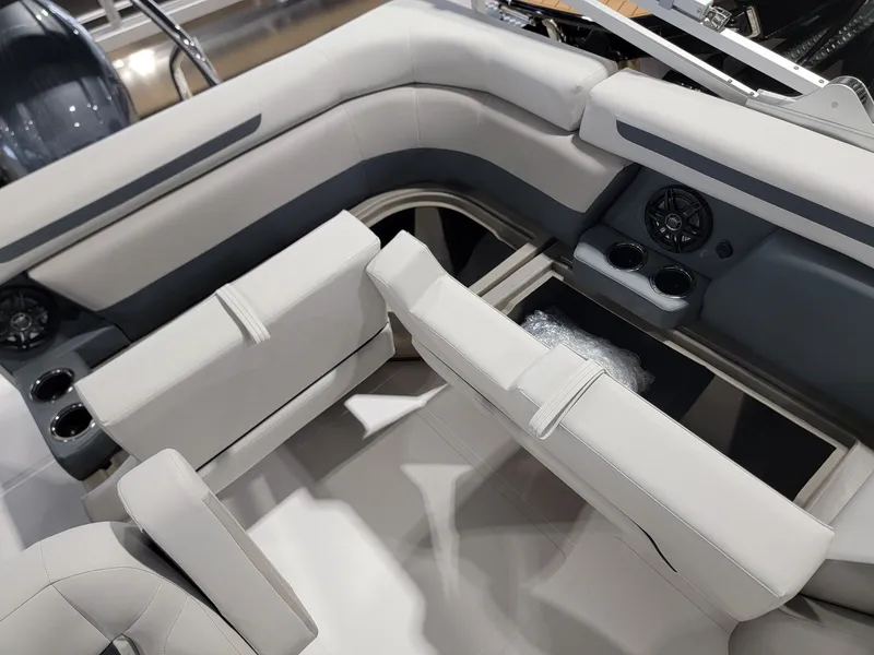 Slide: The Image of Hurricane FD1960RE3-OB 2026 - 23