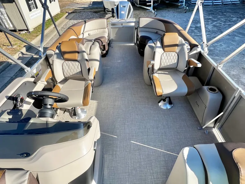 Slide: The Image of Avalon LSZ 23' Quad Lounge Triple-Toon 2026 - 11