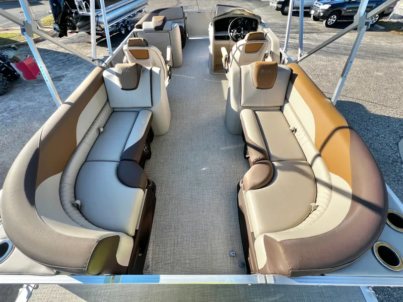 Slide: The Image of Avalon LSZ 23' Quad Lounge Triple-Toon 2026 - 18