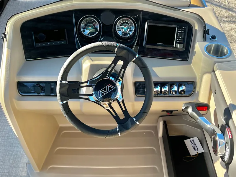 Slide: The Image of Avalon LSZ 23' Quad Lounge Triple-Toon 2026 - 24