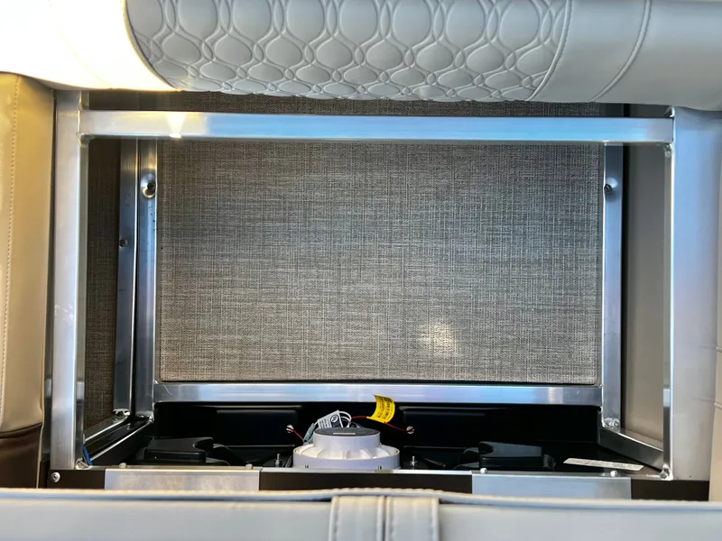 Slide: The Image of Avalon LSZ 23' Quad Lounge Triple-Toon 2026 - 28